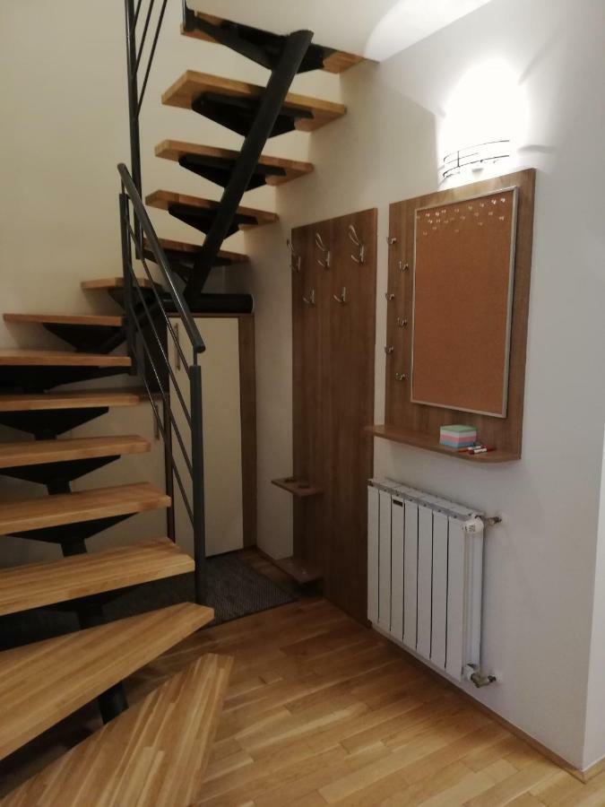 Apartman Florijan Apartment วาราชดีน ภายนอก รูปภาพ