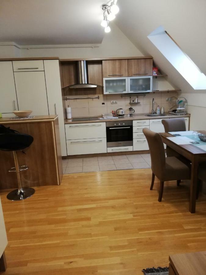 Apartman Florijan Apartment วาราชดีน ภายนอก รูปภาพ